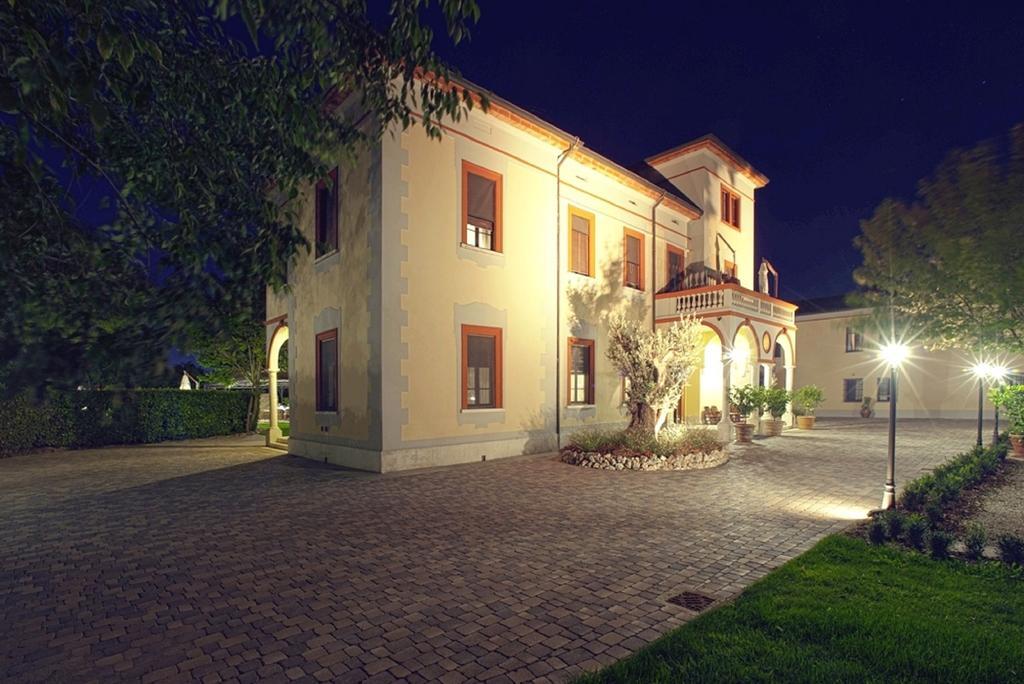 Villa Dei Tigli 920 Liberty Resort Rodigo Exterior photo